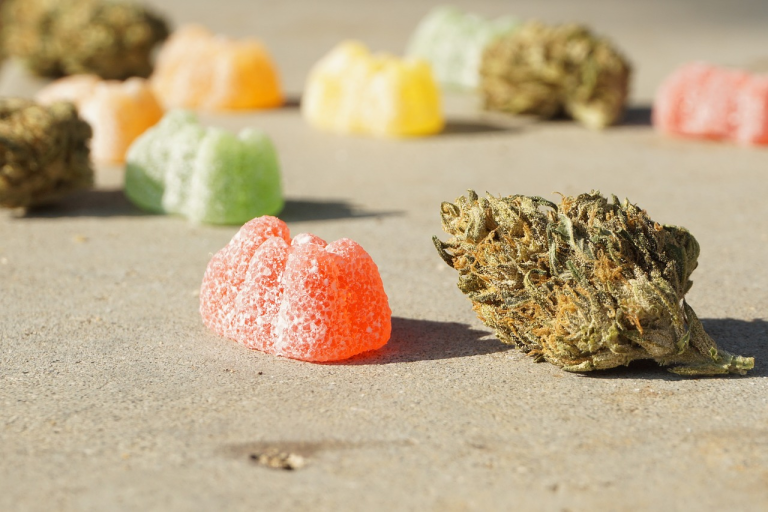 Why Should You Stock Up On HHC Edibles This Summer?