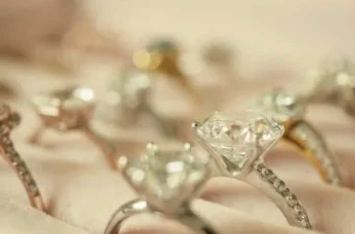 Where Dreams Meet Reality: Rare Carat’s Online Engagement Ring Haven