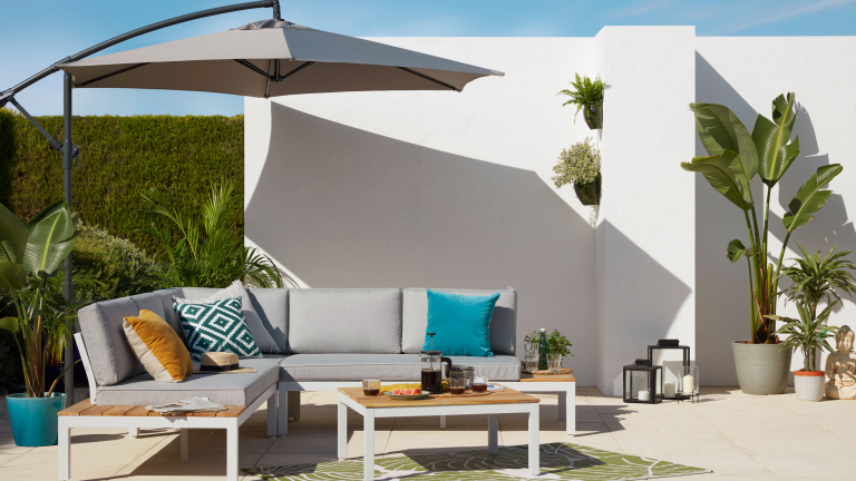 Garden Glamour: Styling Your Space with Jardin Patio Umbrellas