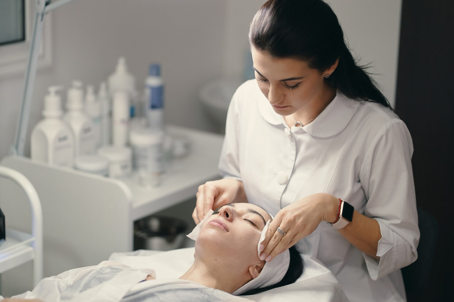 Choosing the Right Cosmetic Skin Clinic for Advanced Skin Treatments and Long-Term Skin Health