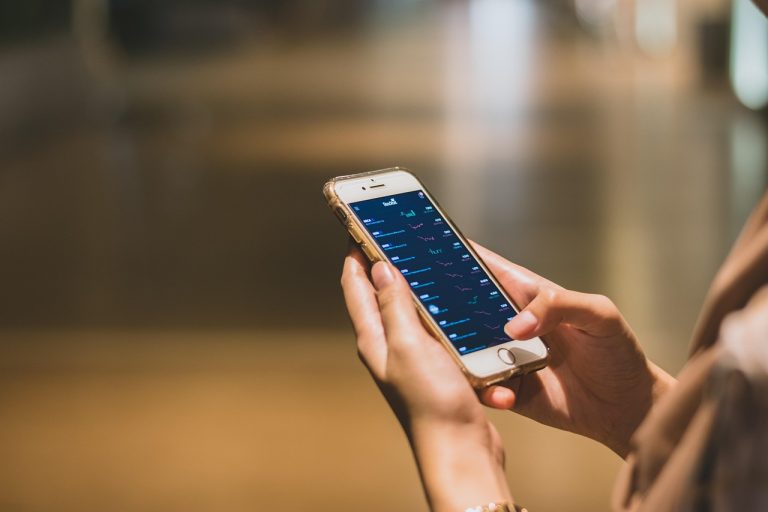 How to Invest in Mutual Funds Using a Mobile App